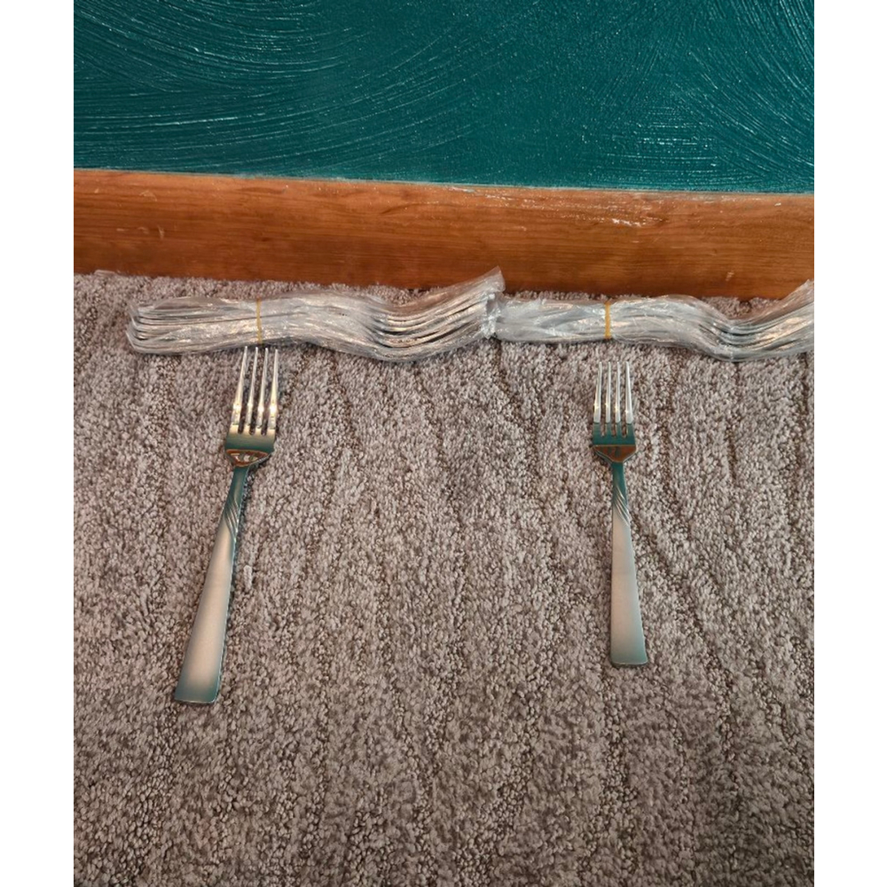 New Corelle 45 Piece Flatware Set in Frost with Hostess Set - Picture 8 of 8